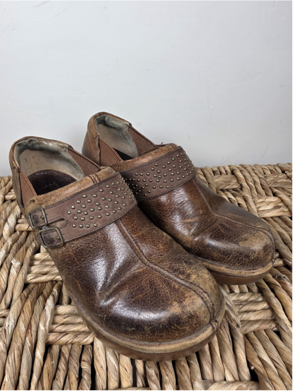 Ariat Womens 7.5 B 38 M Brown Leather Studded Closed Back Clogs Shoes 10008685